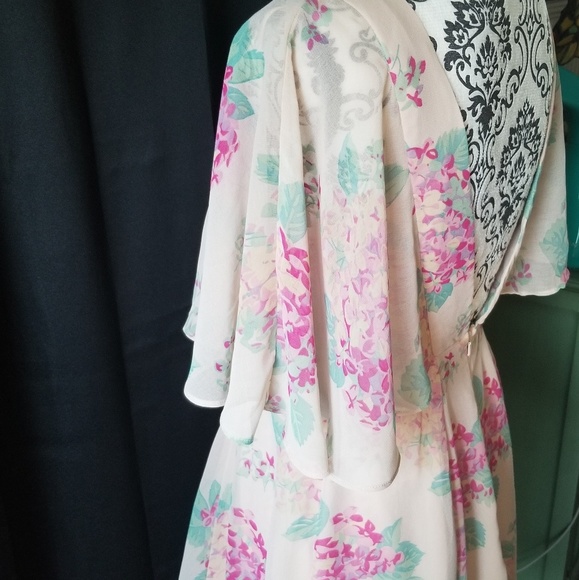 ASOS FLORAL DESIGNED PLUNGING NECKLINE ,DRESS NWT - Picture 3 of 3